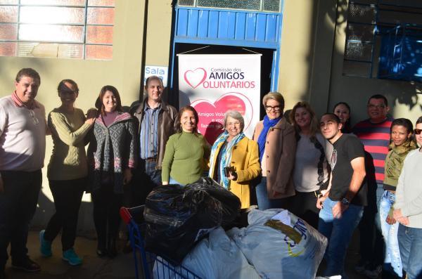 Semae Entrega Mais De Quatro Mil Peças De Agasalhos